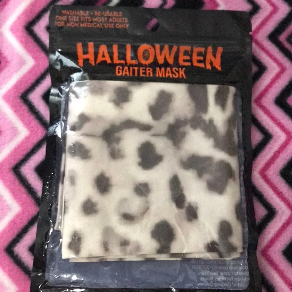6/$20 New sealed Animal face gaiter